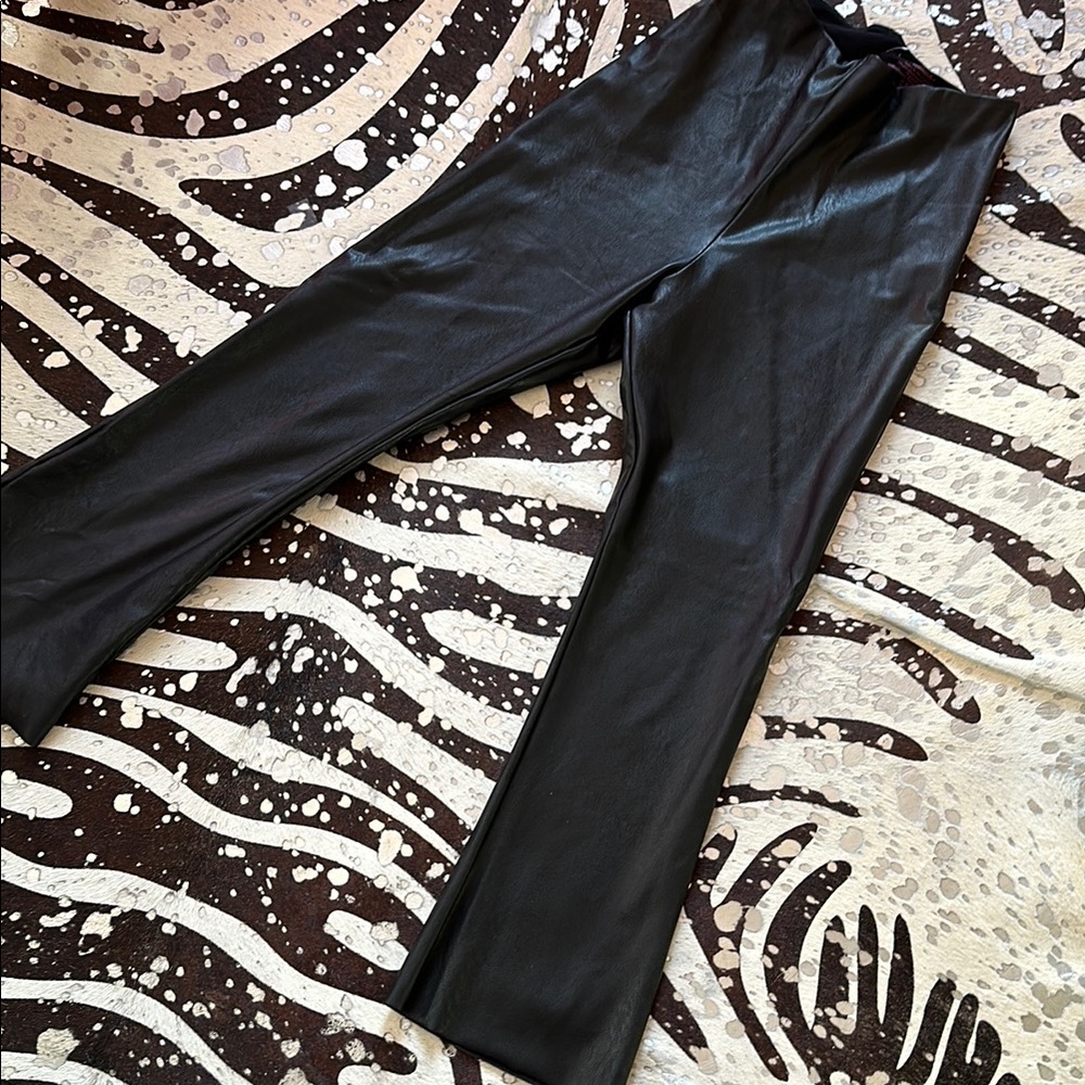 COMMANDO faux leather cropped boot cut pants L